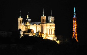 La basilique de Fourvière et la "tour Eiffel" lyonnaise